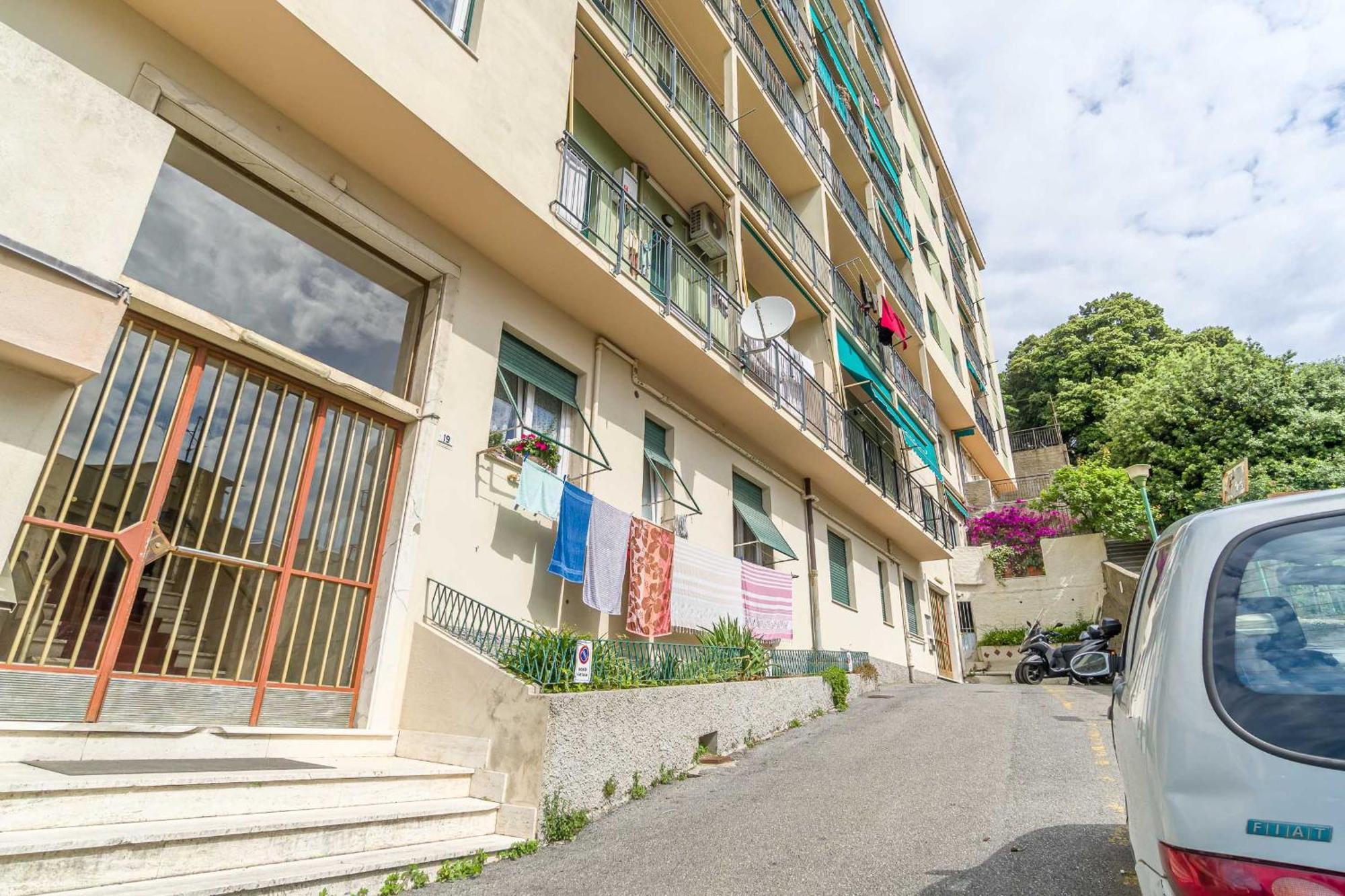 Апартаменты Monik House: Central House With Parking Генуя Экстерьер фото